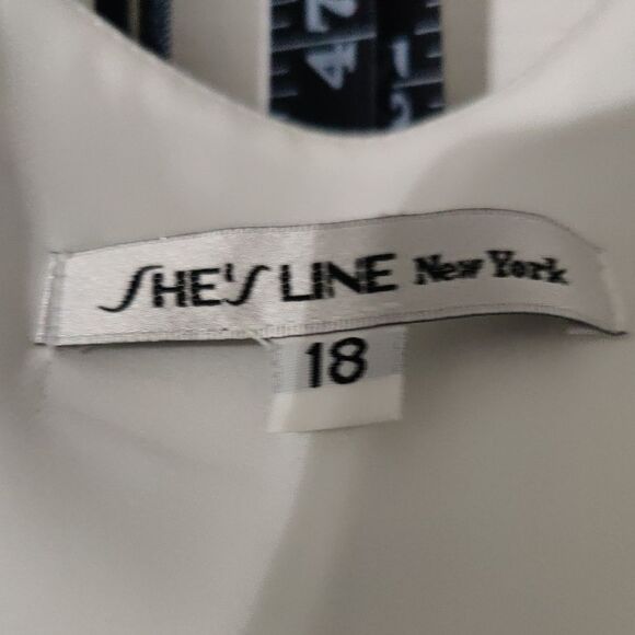 White Sleeveless Top - Picture 6 of 10